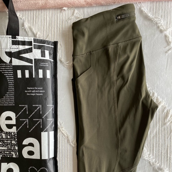 Lululemon 23” crops - Picture 4 of 9